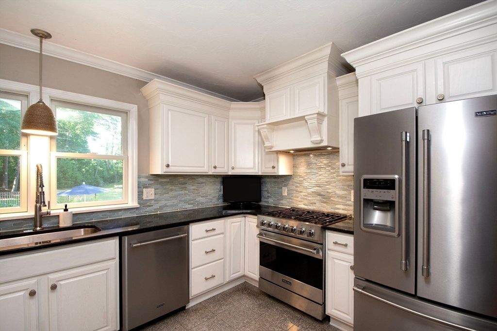 Interior, Kitchen, Pendant Lights, Stainless Steel Appliances