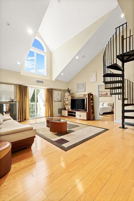 Interior, Recessed Lighting, Wood Texture Flooring
