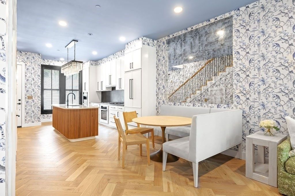 Chandelier, Dining room, Interior, Kitchen, Pendant Lights, Recessed Lighting, Wood Texture Flooring