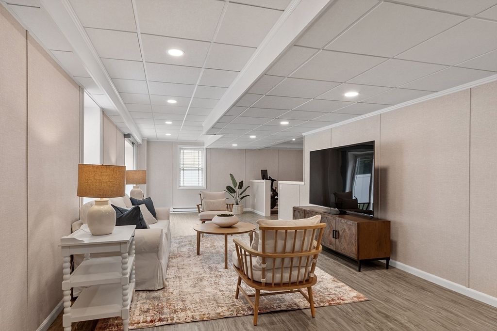 Interior, Living room, Recessed Lighting, Wood Texture Flooring