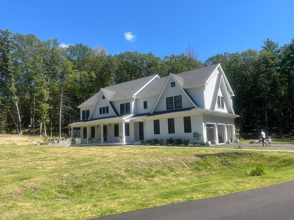 Backyard, Exterior, Facade, Farmhouse