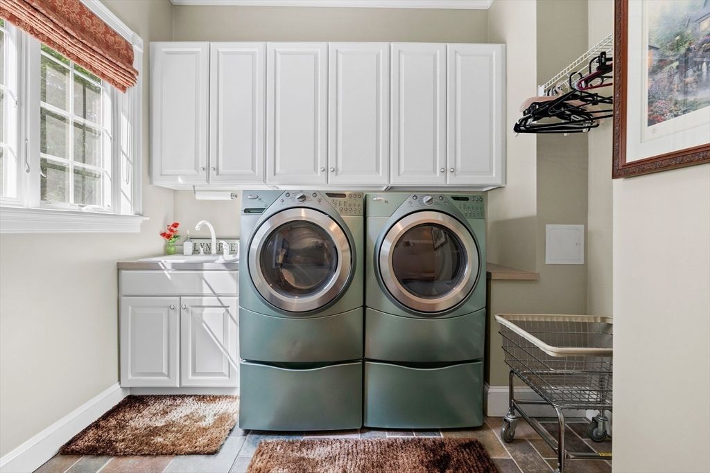 Interior, Washer, Wood Texture Flooring