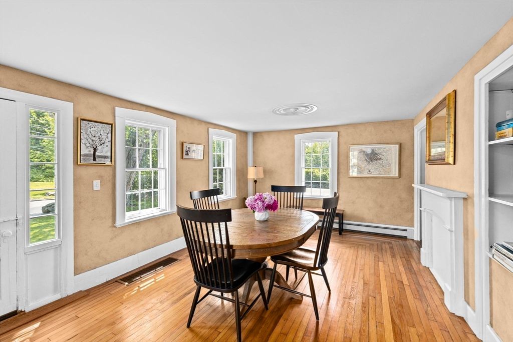 Dining room, Interior, Recessed Lighting, Wood Texture Flooring