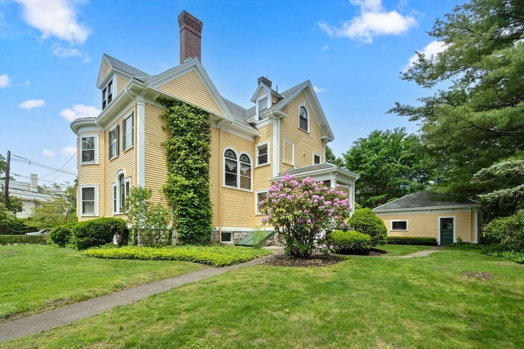 Backyard, Exterior, Facade, Queen Anne Victorian
