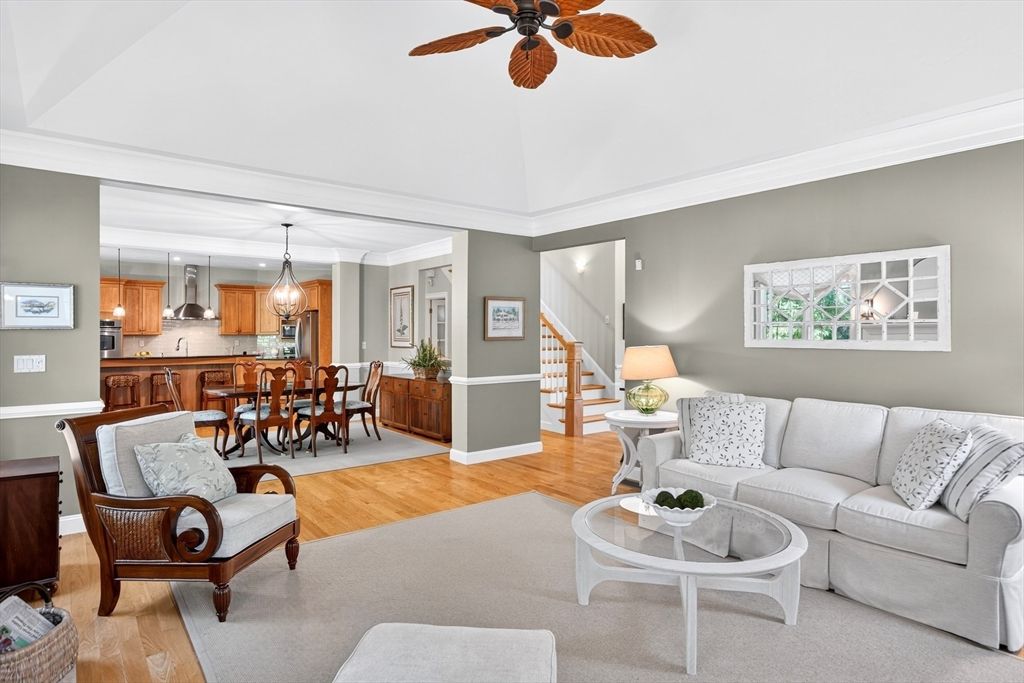 Dining room, Interior, Kitchen, Living room, Pendant Lights, Wood Texture Flooring