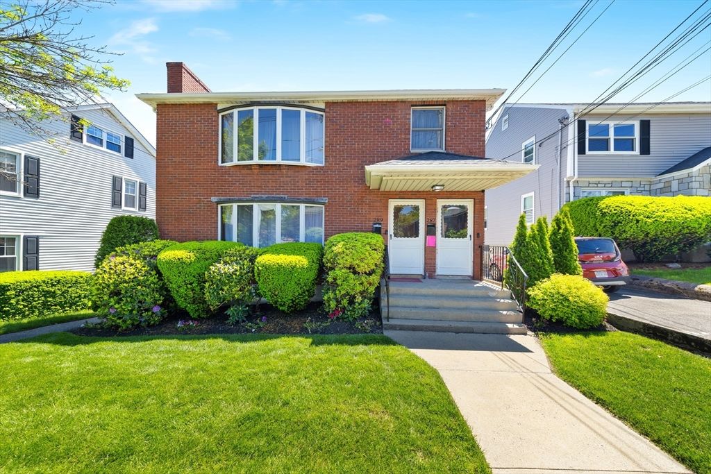 Exterior, Facade, Brick Facade, American Foursquare