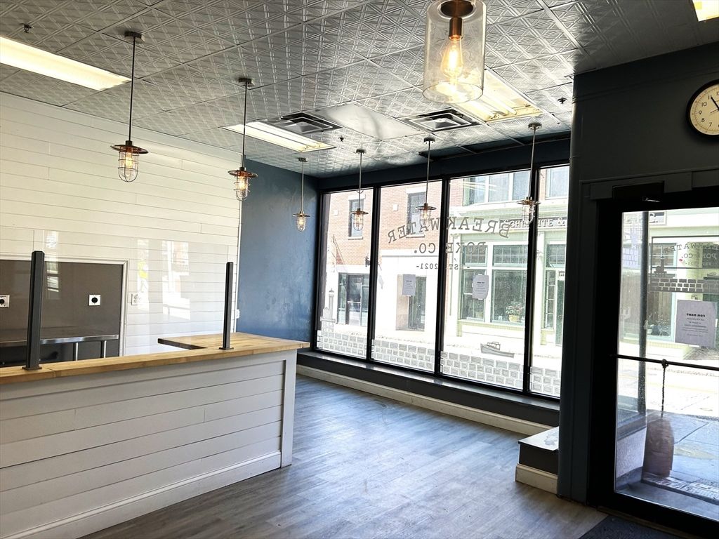 Interior, Pendant Lights, Wood Texture Flooring