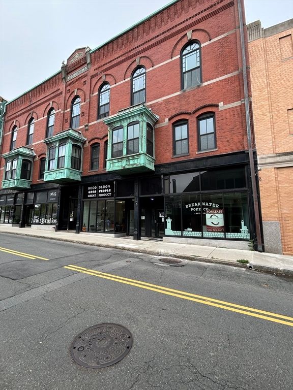 Exterior, Facade, Rowhouse