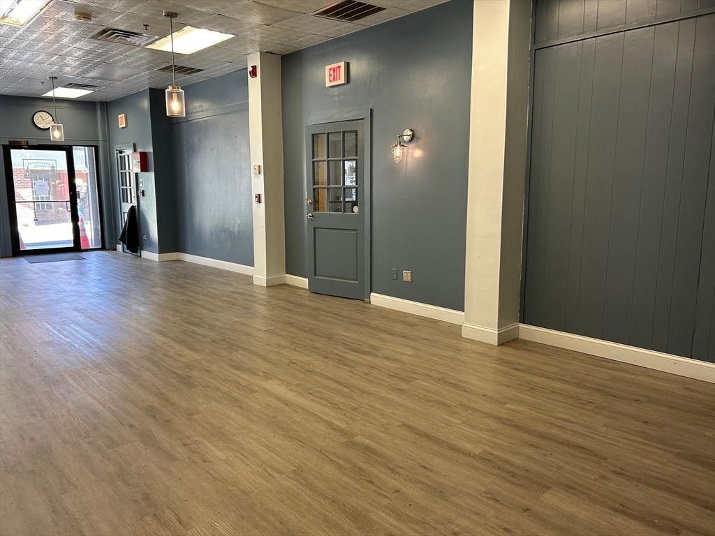 Empty room, Interior, Pendant Lights, Wood Texture Flooring