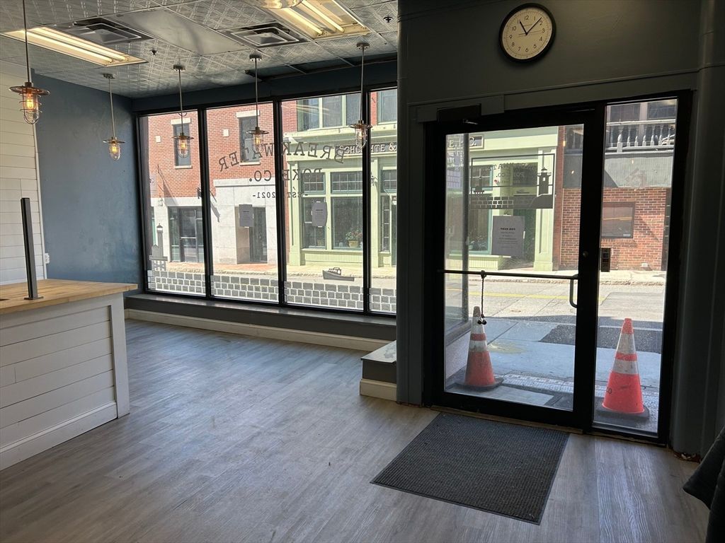Interior, Pendant Lights, Wood Texture Flooring