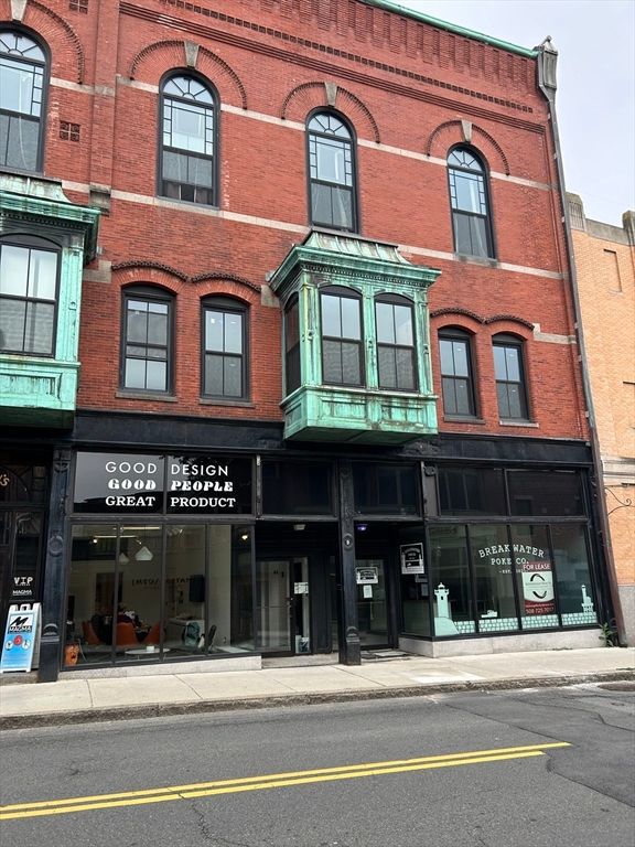 Exterior, Facade, Rowhouse