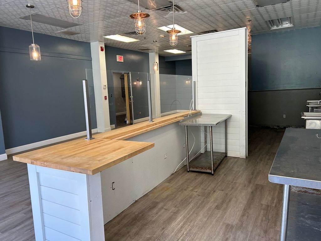 Interior, Pendant Lights, Wood Texture Flooring