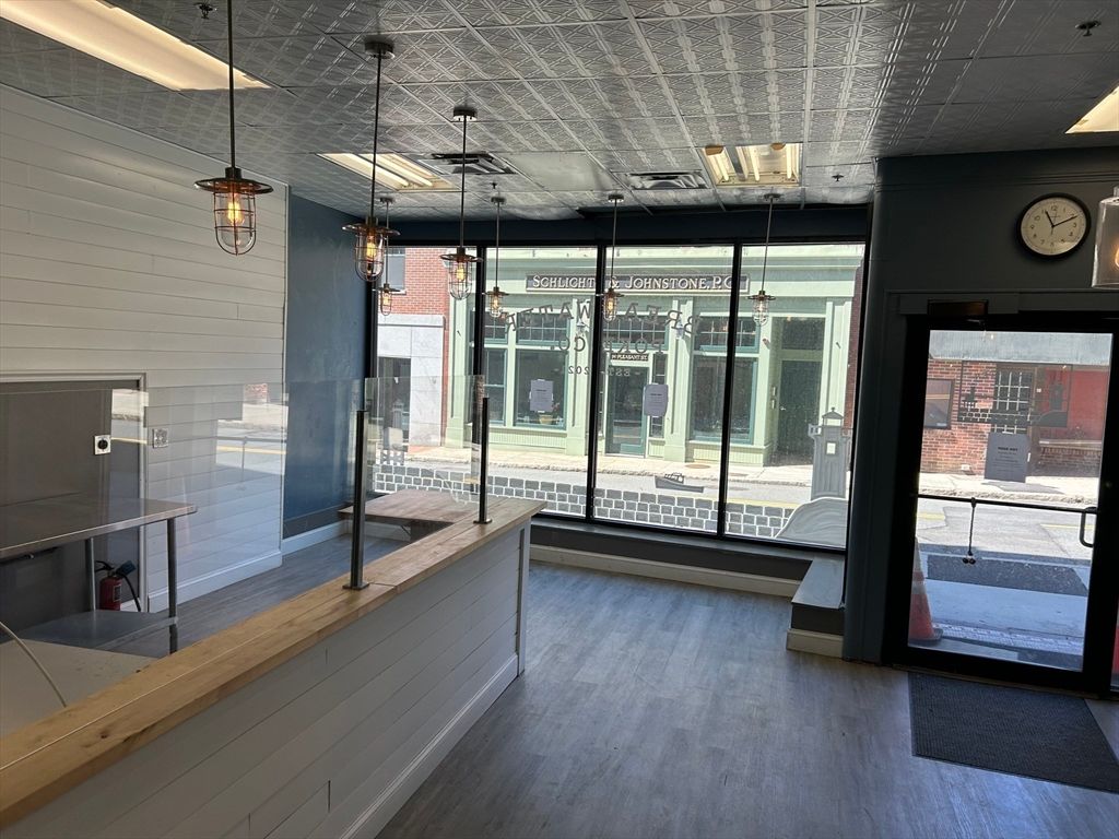 Interior, Pendant Lights, Wood Texture Flooring