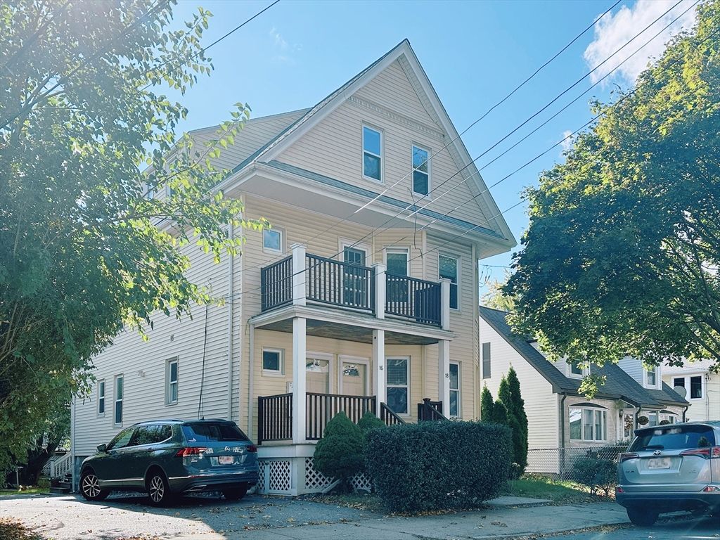 Exterior, Facade, Queen Anne Victorian