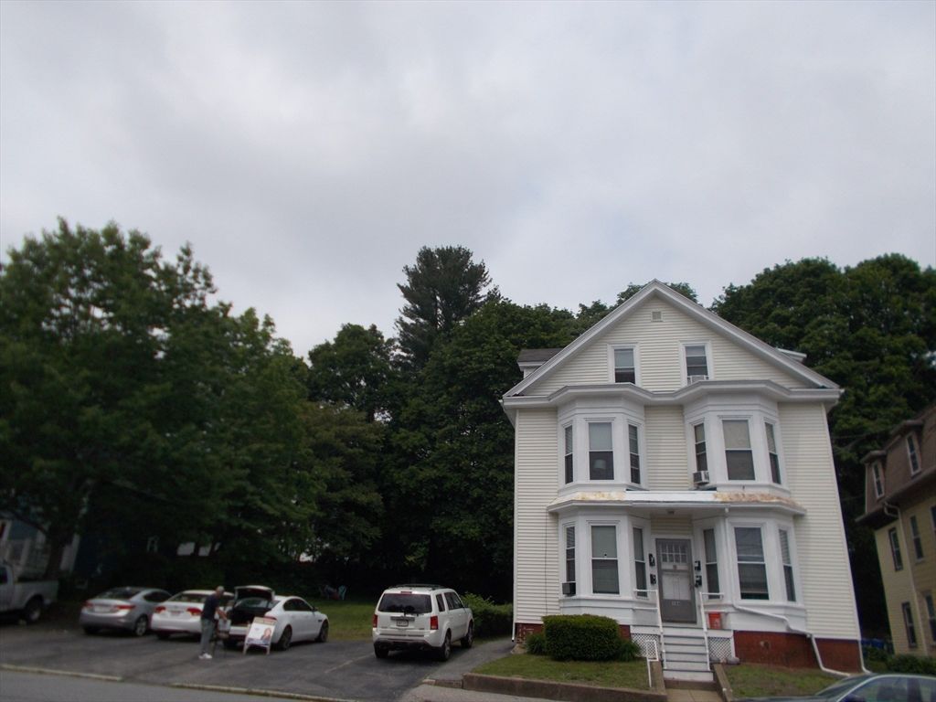Exterior, Facade, Queen Anne Victorian
