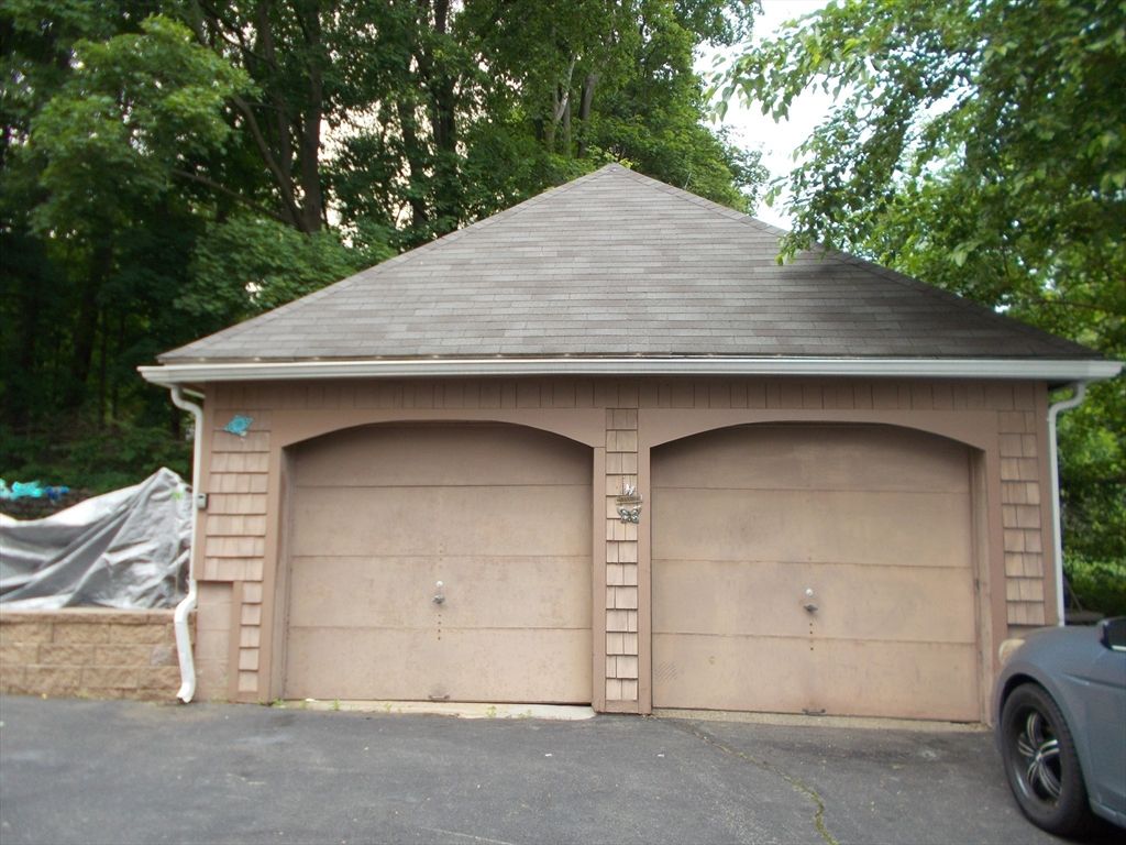 Detached Garage, Exterior