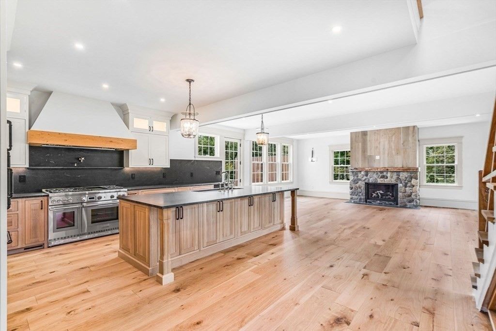 Fireplace, Interior, Kitchen, Pendant Lights, Recessed Lighting, Wood Texture Flooring