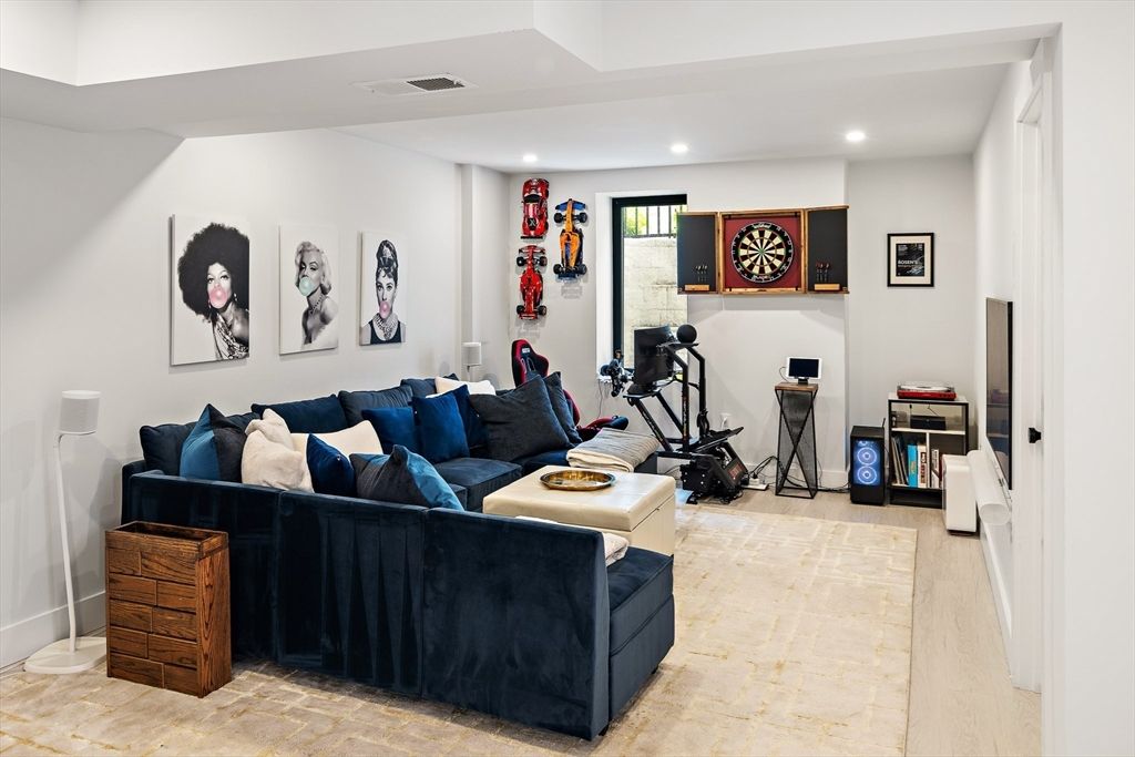 Fitness Equipment, Interior, Living room, Recessed Lighting