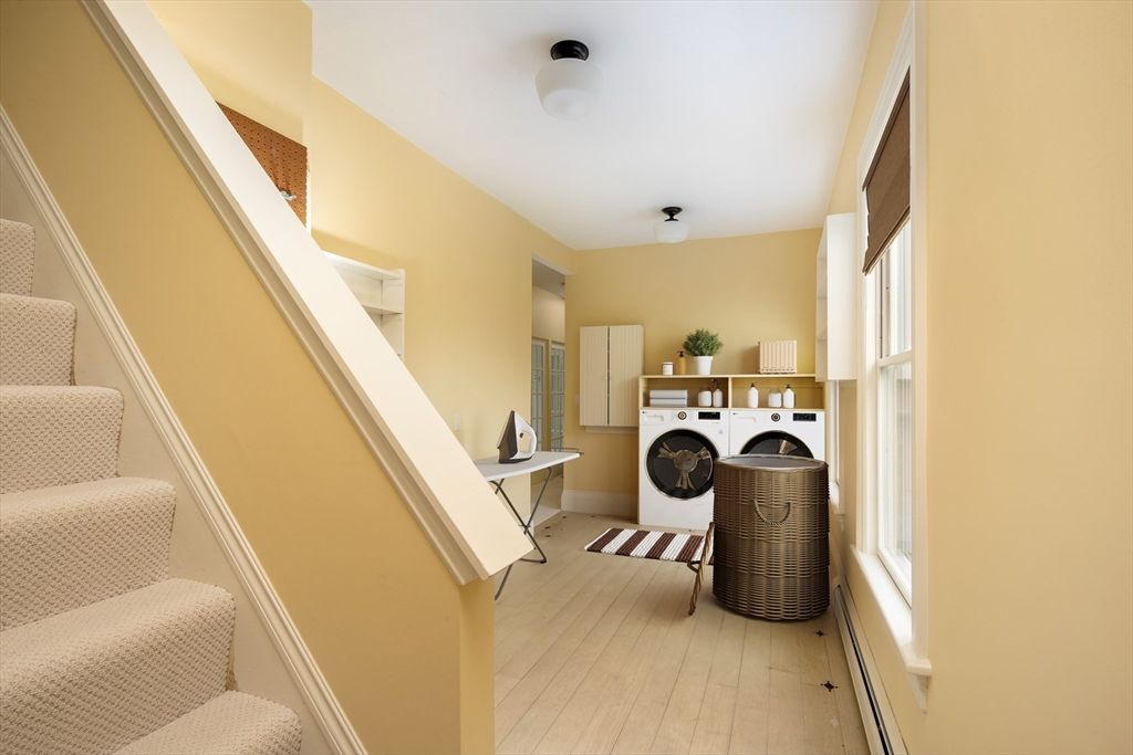 Interior, Utility Closets, Washer, Wood Texture Flooring