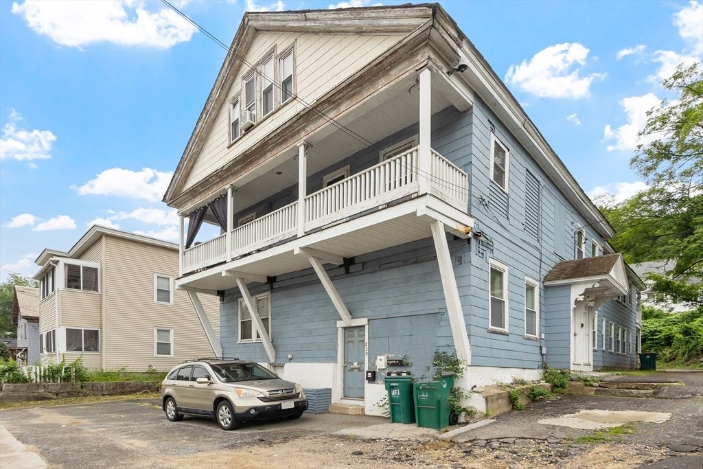 Exterior, Facade, Queen Anne Victorian