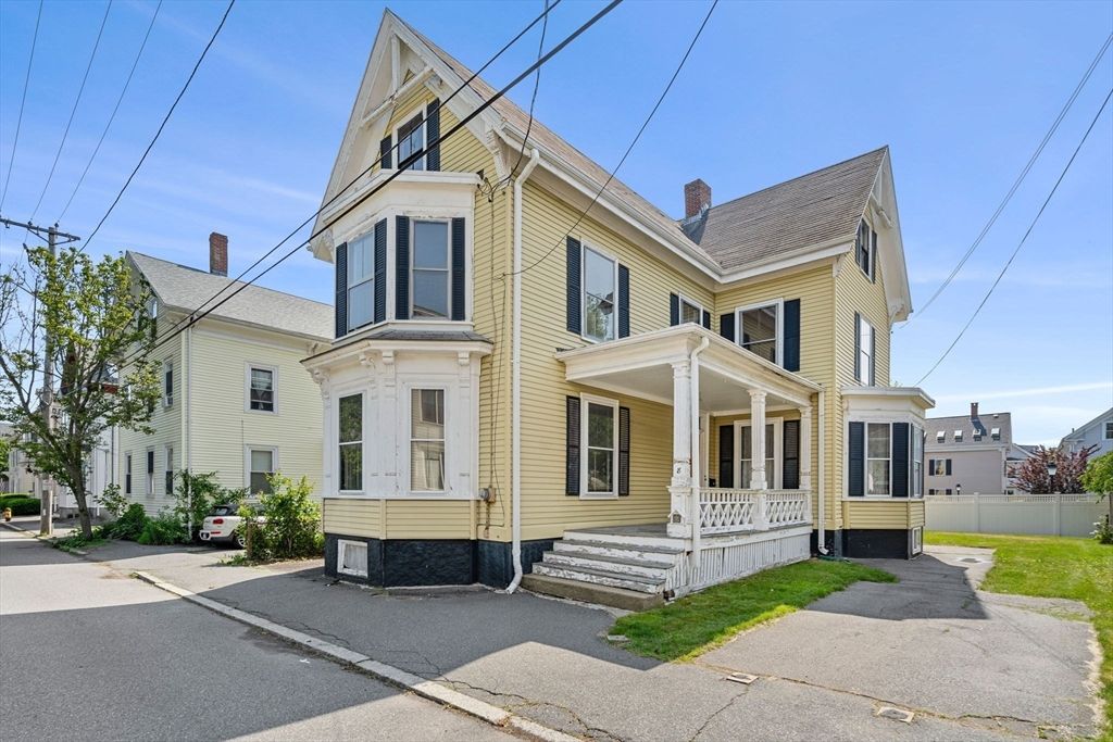 Exterior, Facade, Queen Anne Victorian