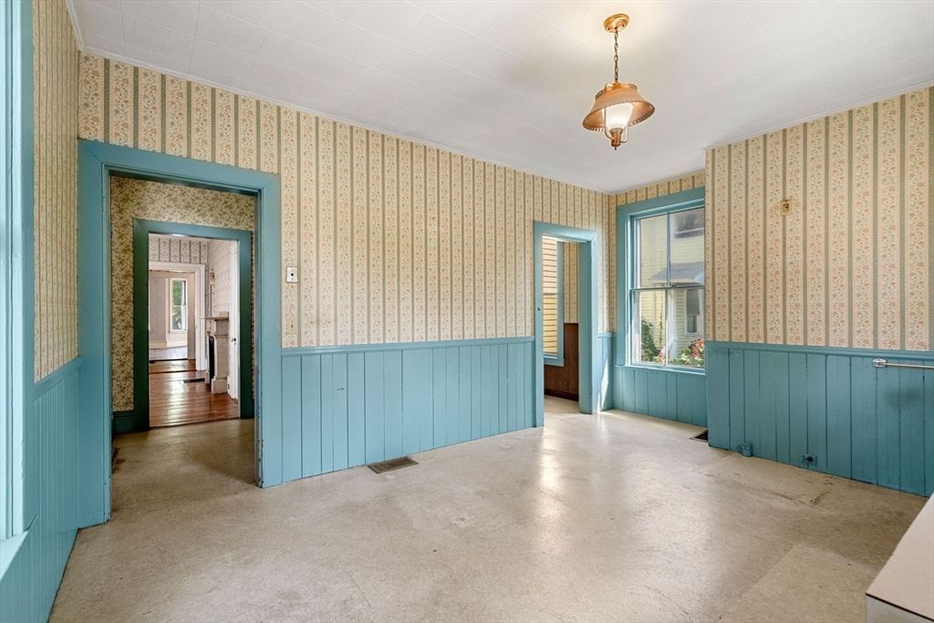 Empty room, Interior, Pendant Lights