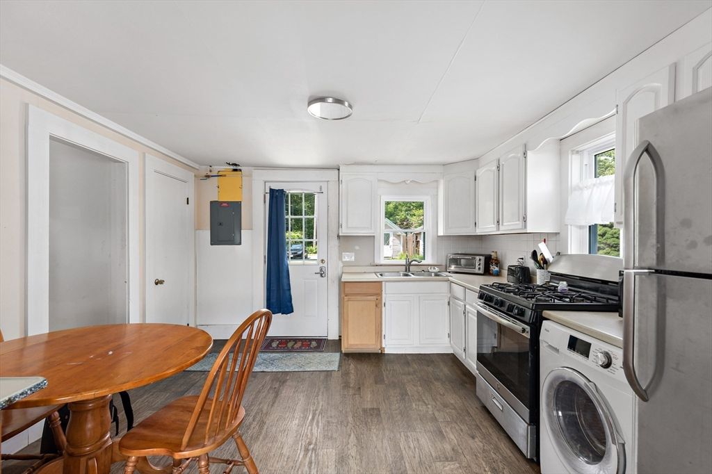 Interior, Kitchen, Washer, Wood Texture Flooring
