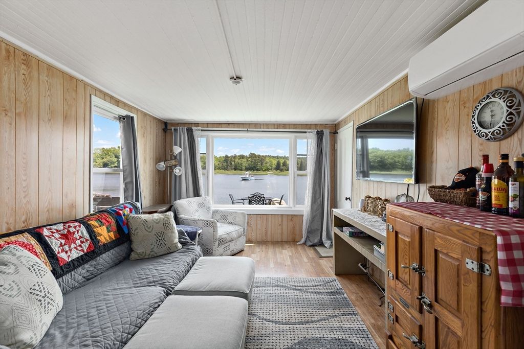 Bedroom, Interior, Living room, Water, Wood Texture Flooring, Wooden Walls
