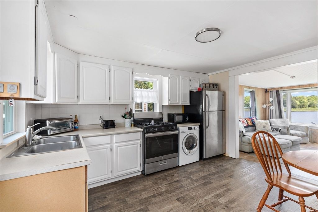 Interior, Kitchen, Water, Wood Texture Flooring