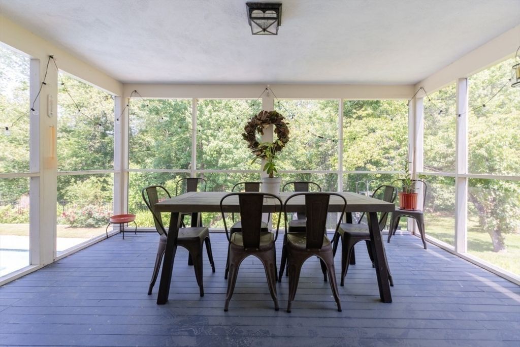 Dining room, Interior, Sun Room, Wood Texture Flooring