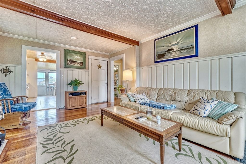 Interior, Living room, Recessed Lighting, Wooden Beams, Wood Texture Flooring