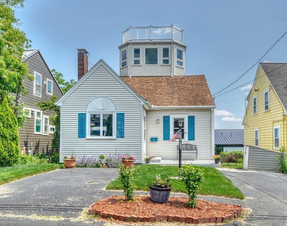 Exterior, Facade, Queen Anne Victorian