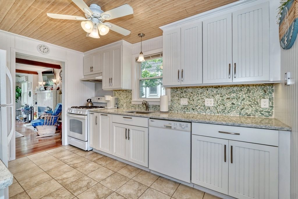 Interior, Kitchen, Pendant Lights, Wooden Ceilings, Wood Texture Flooring