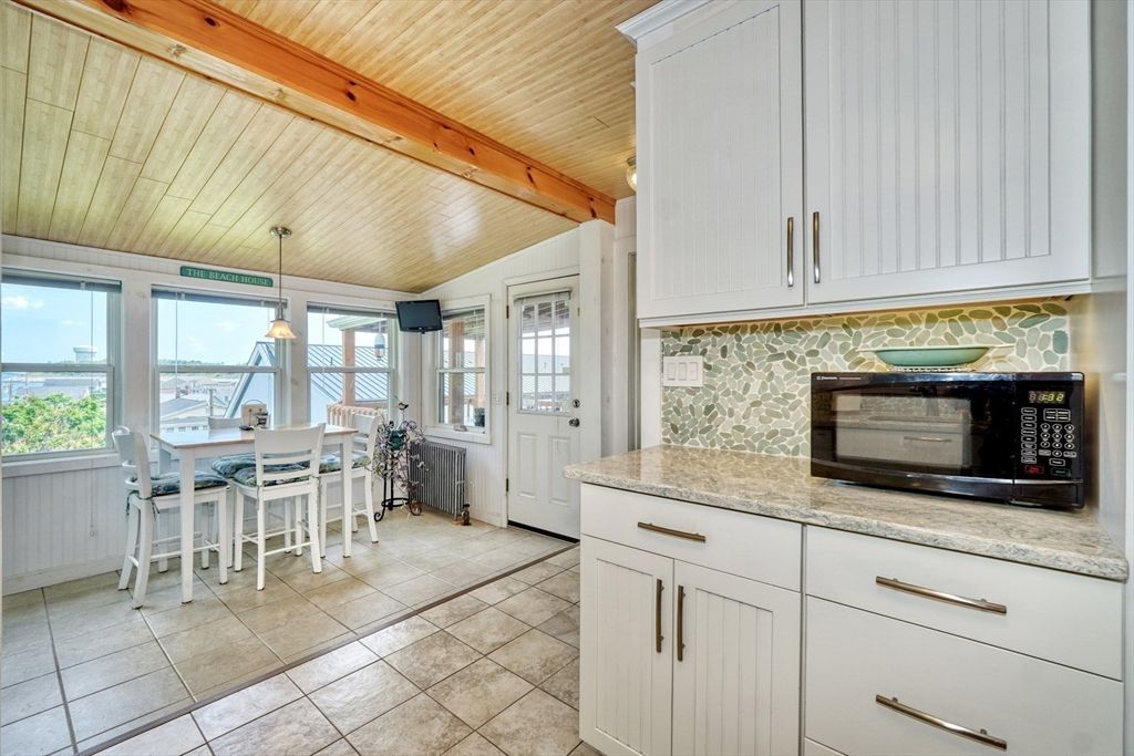Dining room, Interior, Pendant Lights, Wooden Beams, Wooden Ceilings