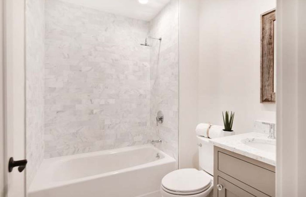 Bathroom, Interior, Marble Walls, Recessed Lighting