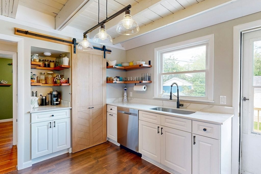 Interior, Kitchen, Pendant Lights, Wood Texture Flooring
