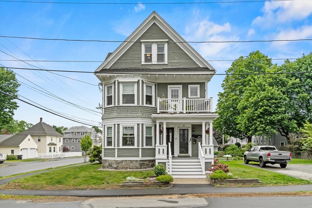 Exterior, Facade, Queen Anne Victorian