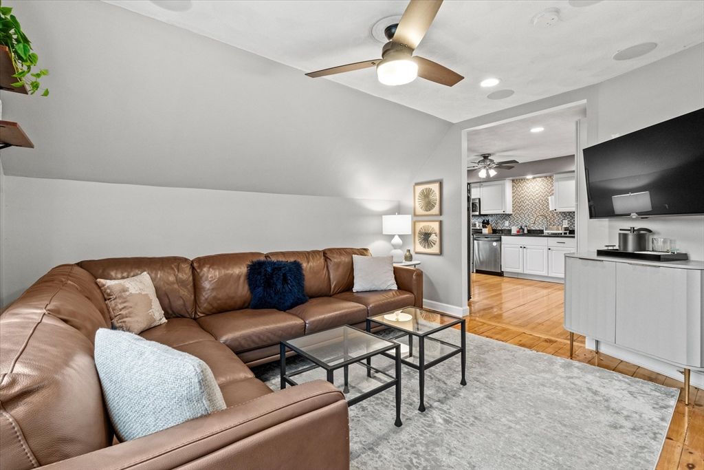 Interior, Kitchen, Living room, Recessed Lighting, Wood Texture Flooring