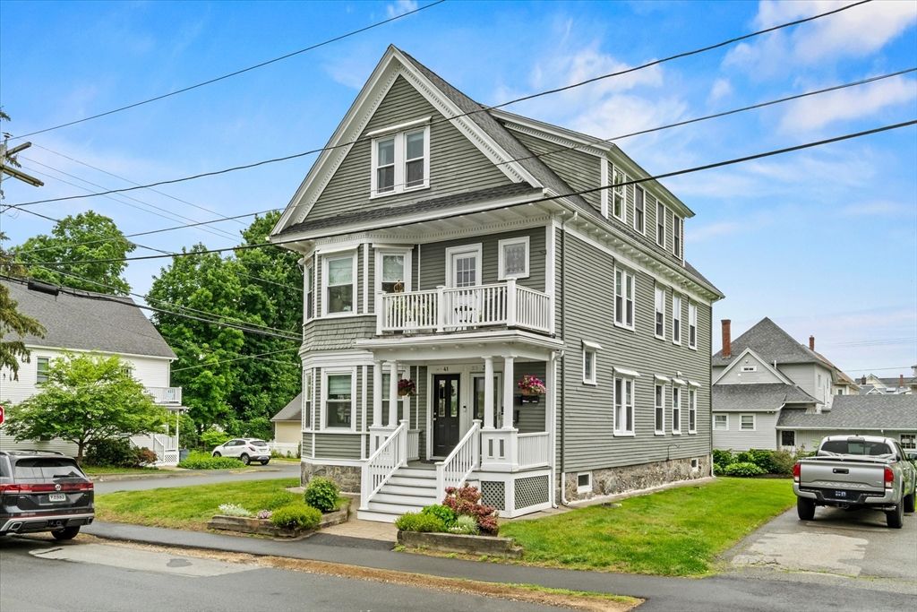 Exterior, Facade, Queen Anne Victorian