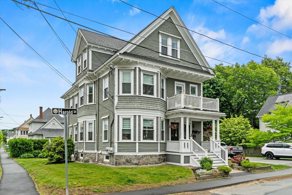Exterior, Facade, Queen Anne Victorian
