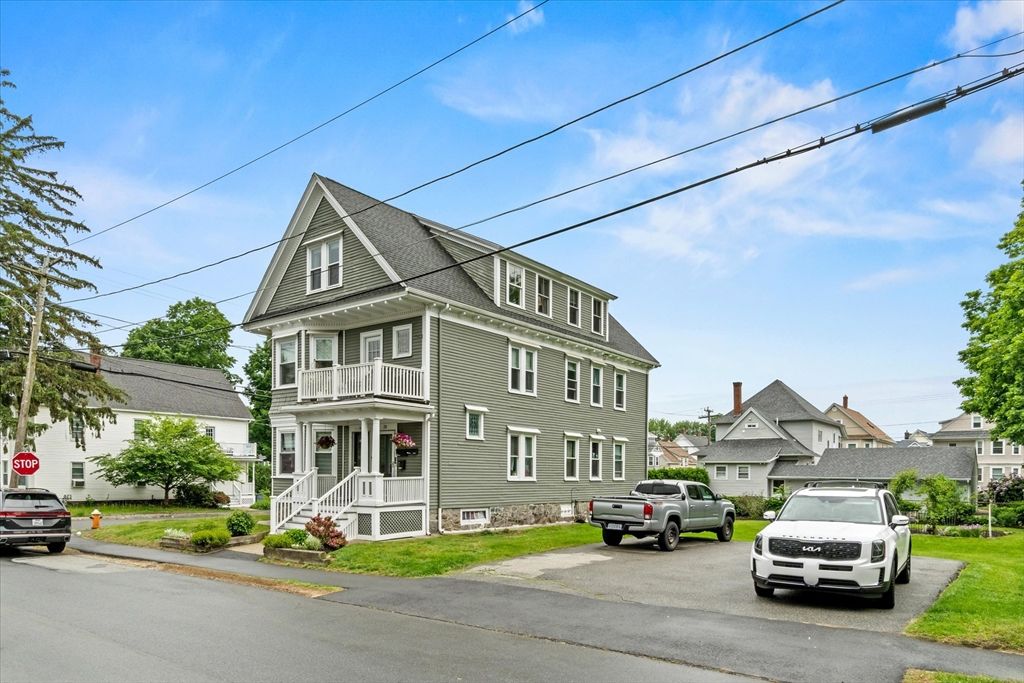 Exterior, Facade, Queen Anne Victorian
