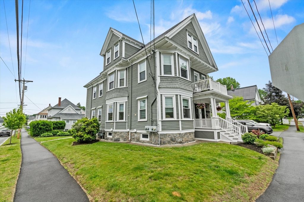 Exterior, Facade, Queen Anne Victorian