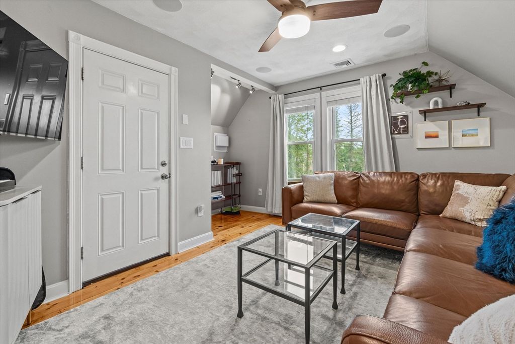 Interior, Living room, Recessed Lighting, Wood Texture Flooring