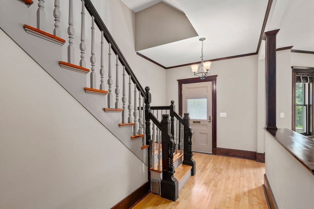Interior, Pendant Lights, Wood Texture Flooring