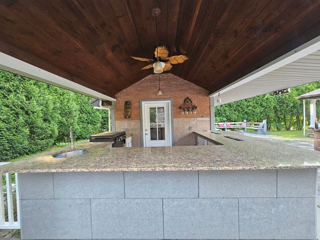 Exterior, Outdoor Kitchen