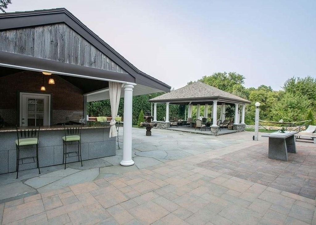 Backyard, Exterior, Outdoor Kitchen