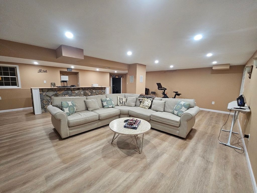 Fitness Equipment, Interior, Living room, Recessed Lighting, Wood Texture Flooring