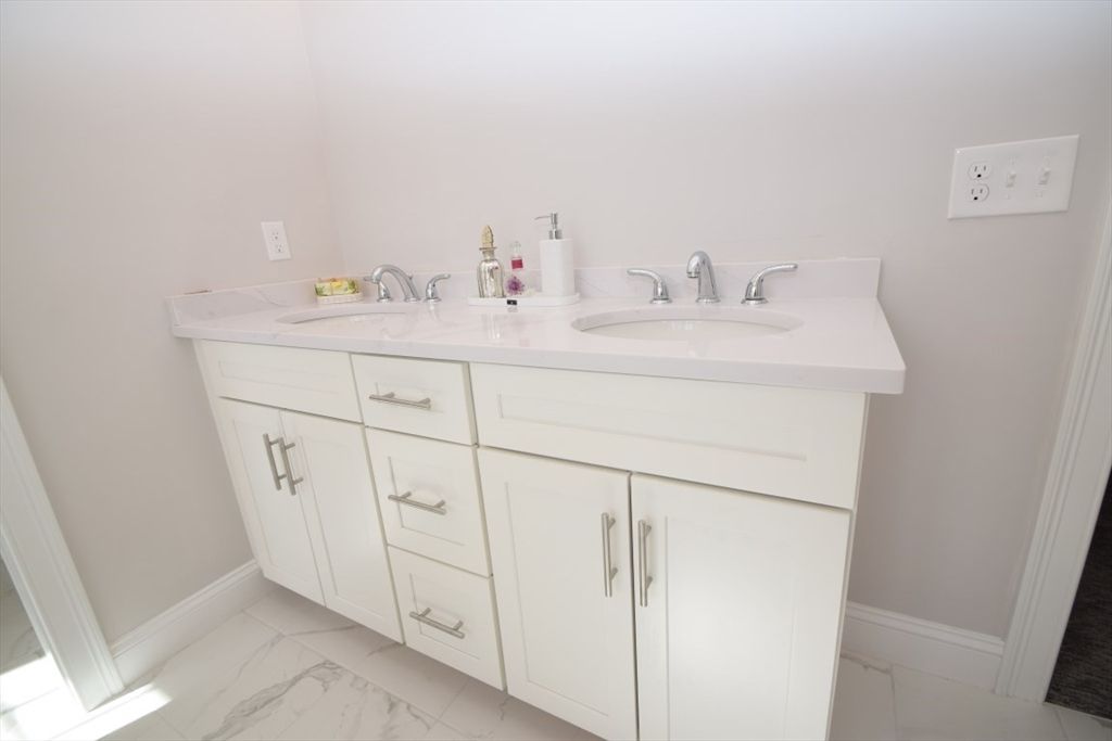 Bathroom, Dual Sink Vanities, Interior, Marble