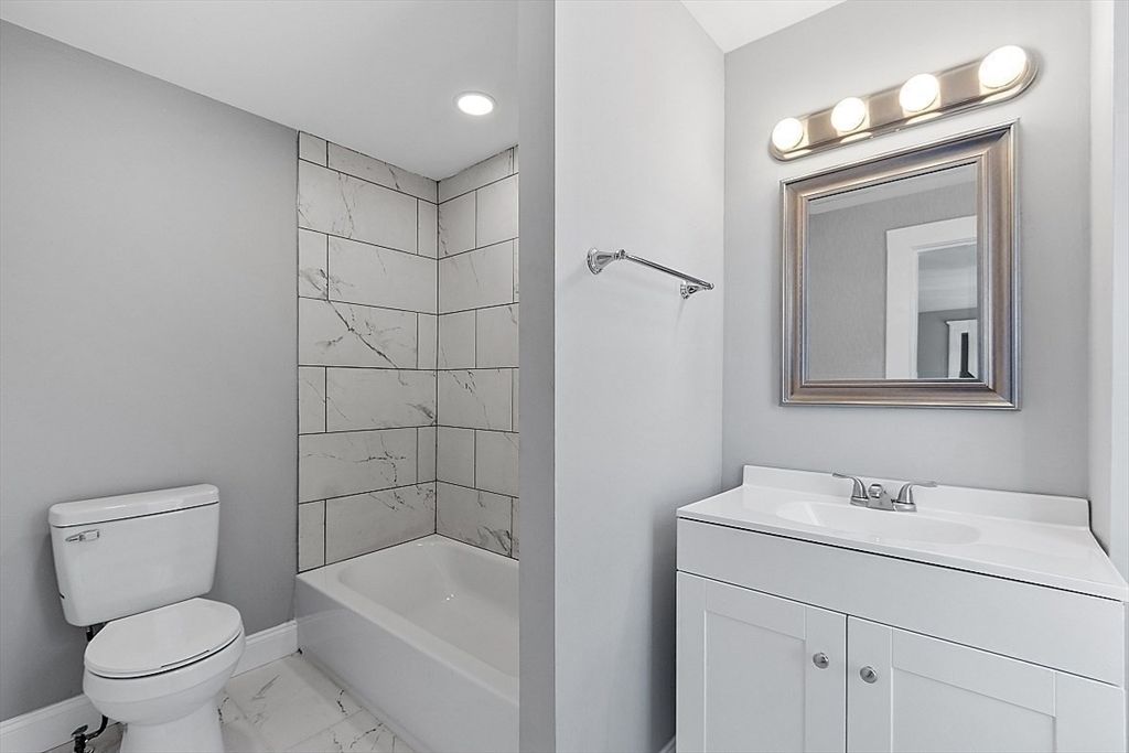 Bathroom, Interior, Marble, Marble Walls, Recessed Lighting