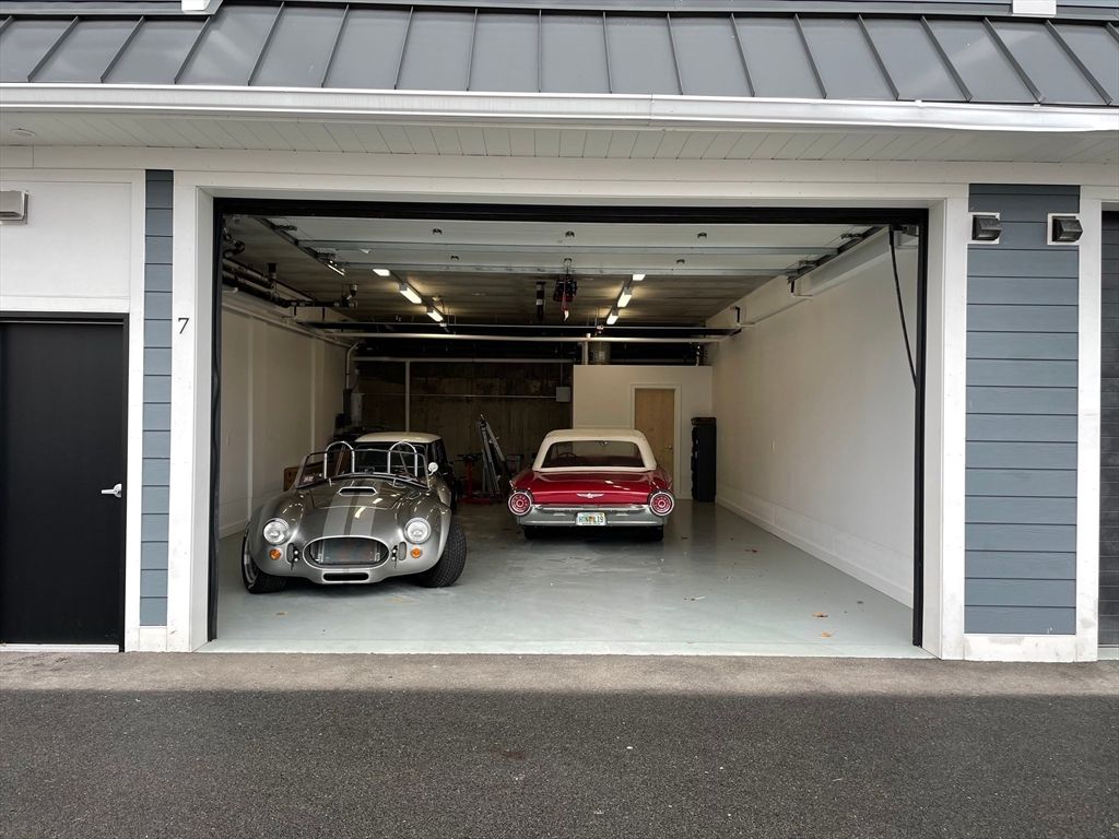 Garage, Interior